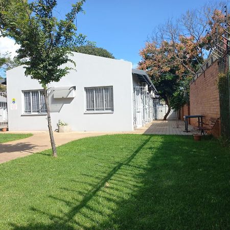 Triple9 Hatfield Guesthouse Pretoria-Noord Eksteriør bilde
