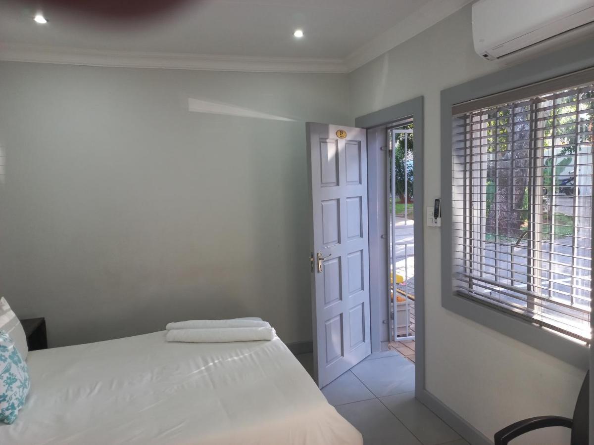 Triple9 Hatfield Guesthouse Pretoria-Noord Eksteriør bilde